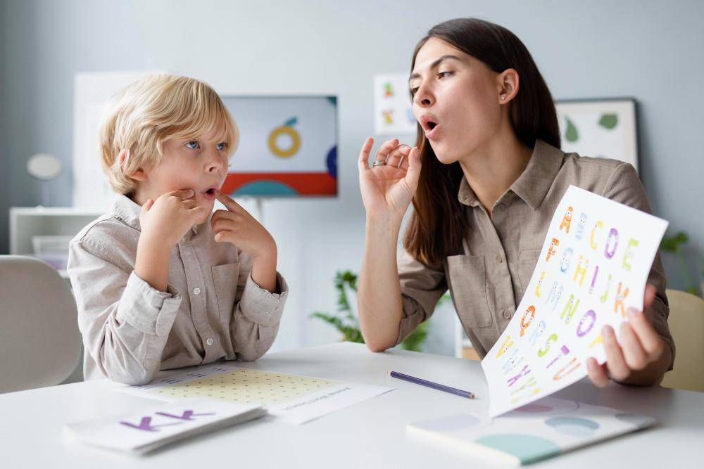 ilustrasi speech therapist (freepik.com/freepik)