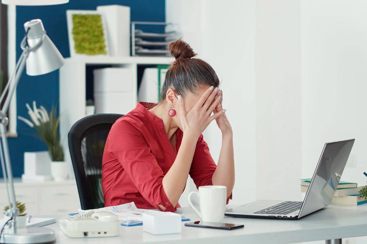 ilustrasi perempuan burnout 