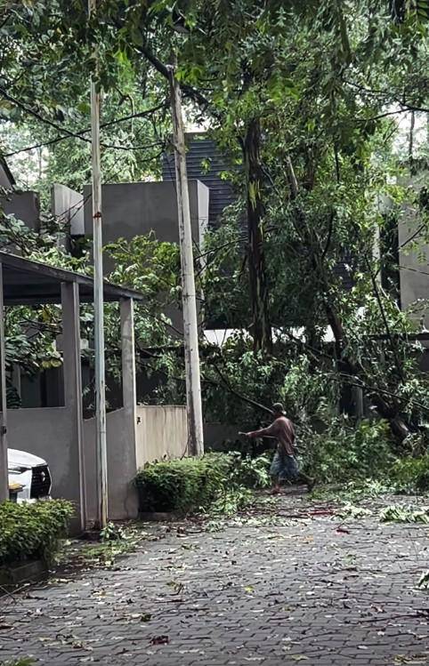 Rumah Putri Titian usai Hujan Angin (instagram.com/putrititian)
