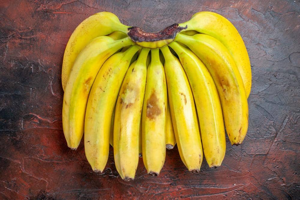 ilustrasi pisang raja (freepik.com/KamranAydinov)