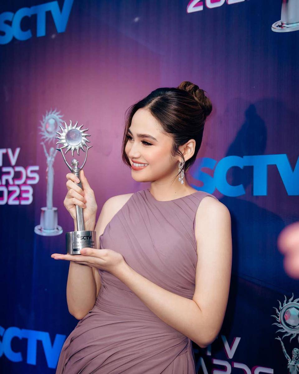 9 ide hairdo untuk kondangan ala Syifa Hadju (instagram.com/syifahadju)
