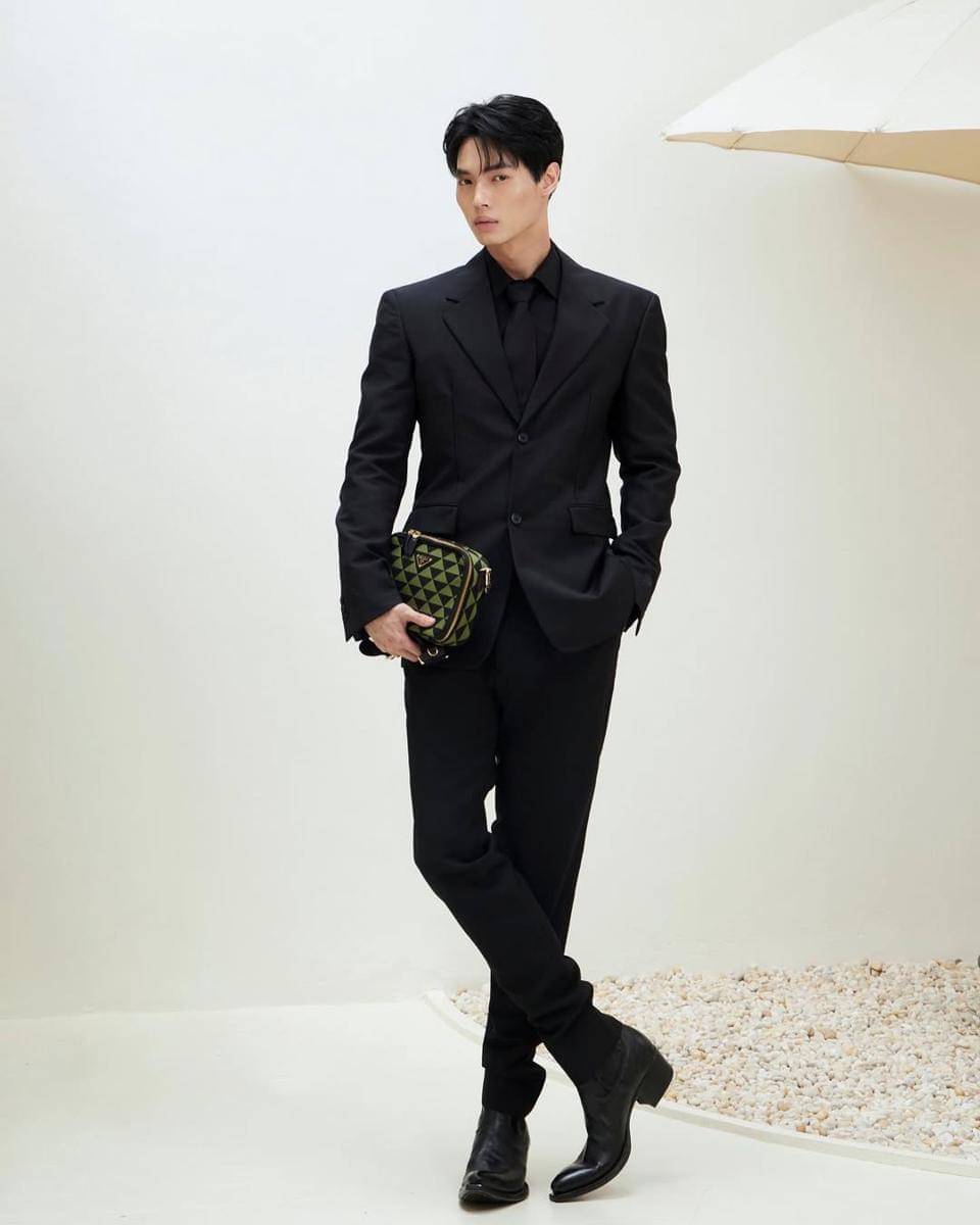 OOTD Kantor ala Win Metawin (instagram.com/winmetawin)