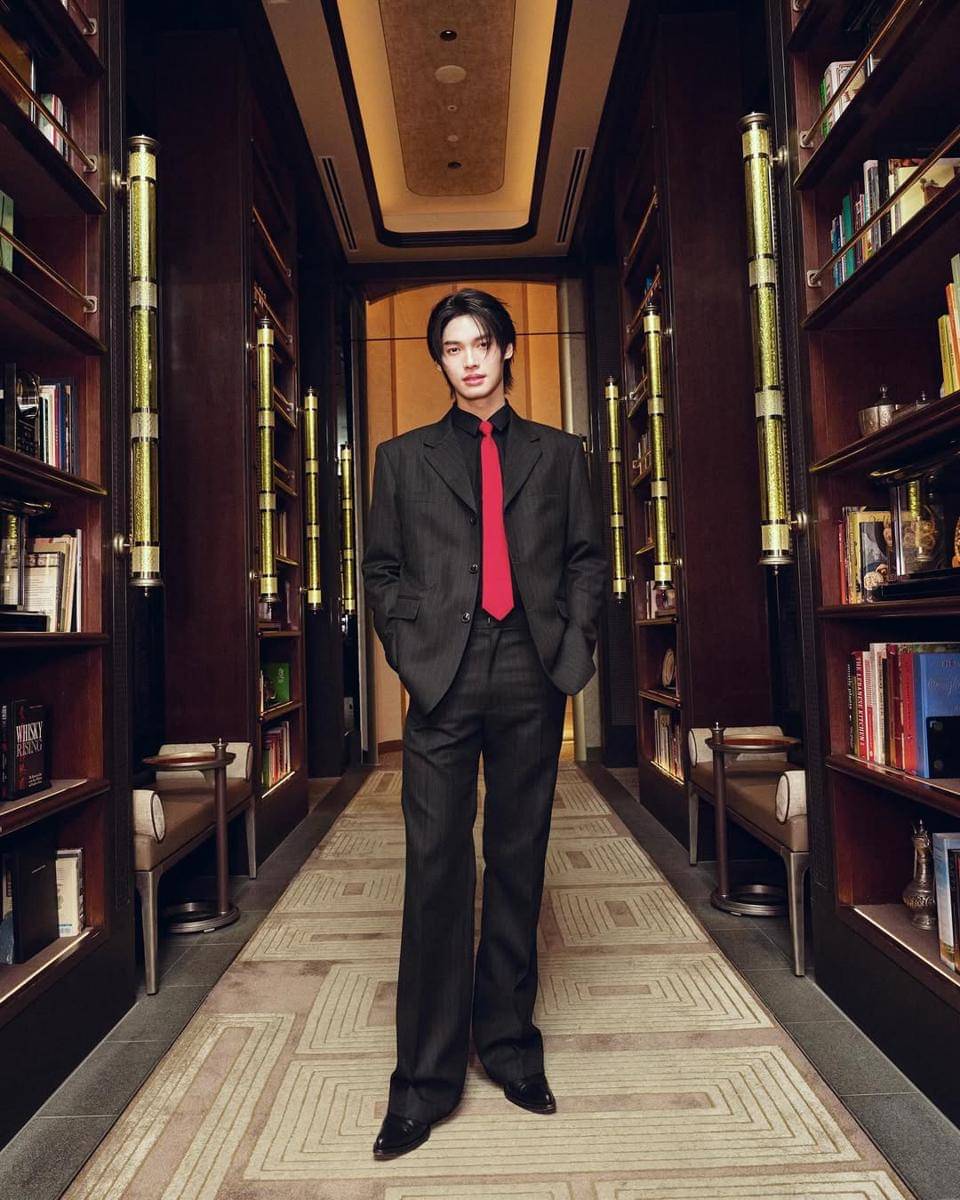 OOTD Kantor ala Win Metawin (instagram.com/winmetawin)