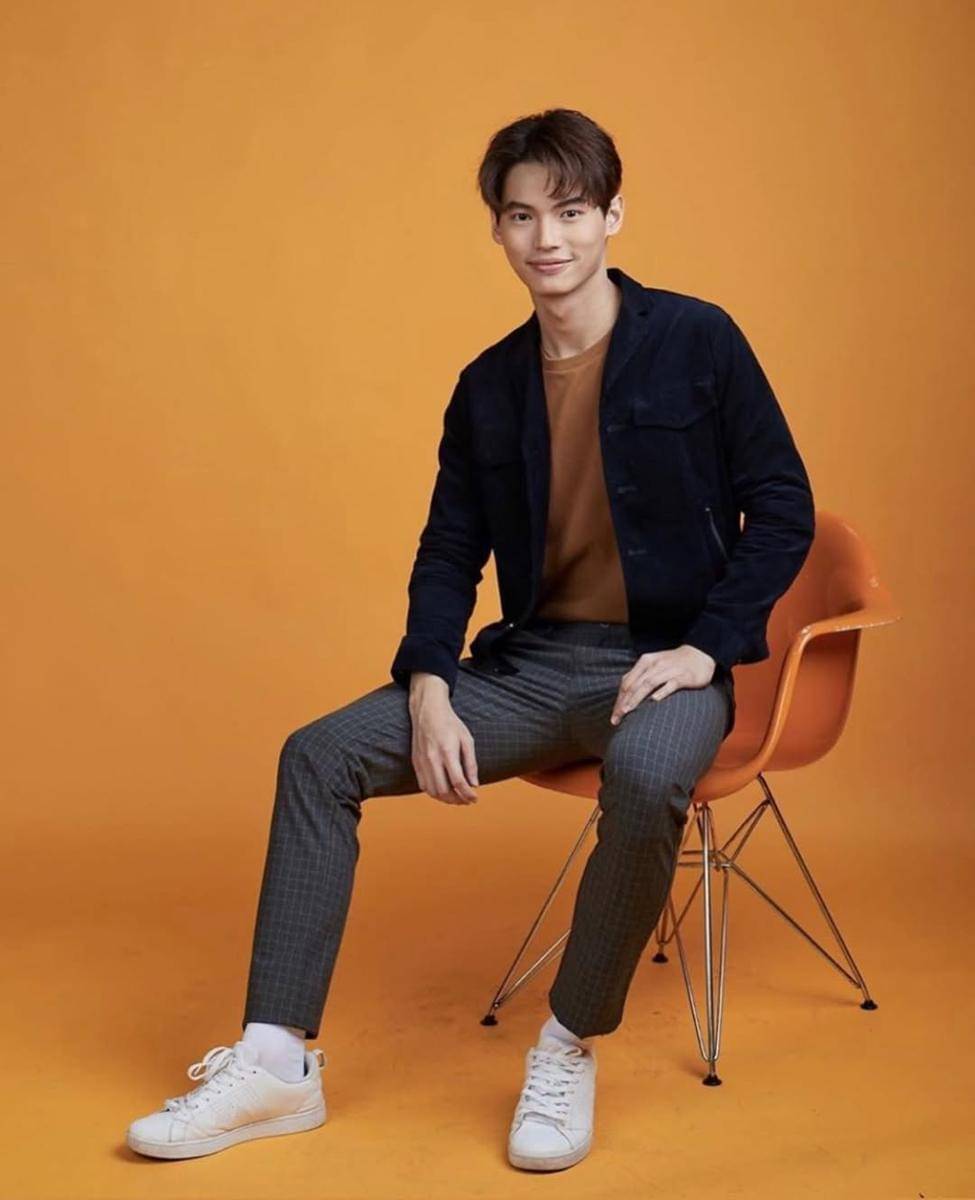 OOTD Kantor ala Win Metawin (instagram.com/winmetawin)