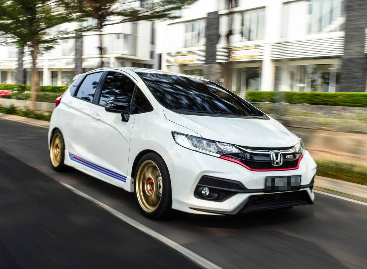 Honda jazz putih 