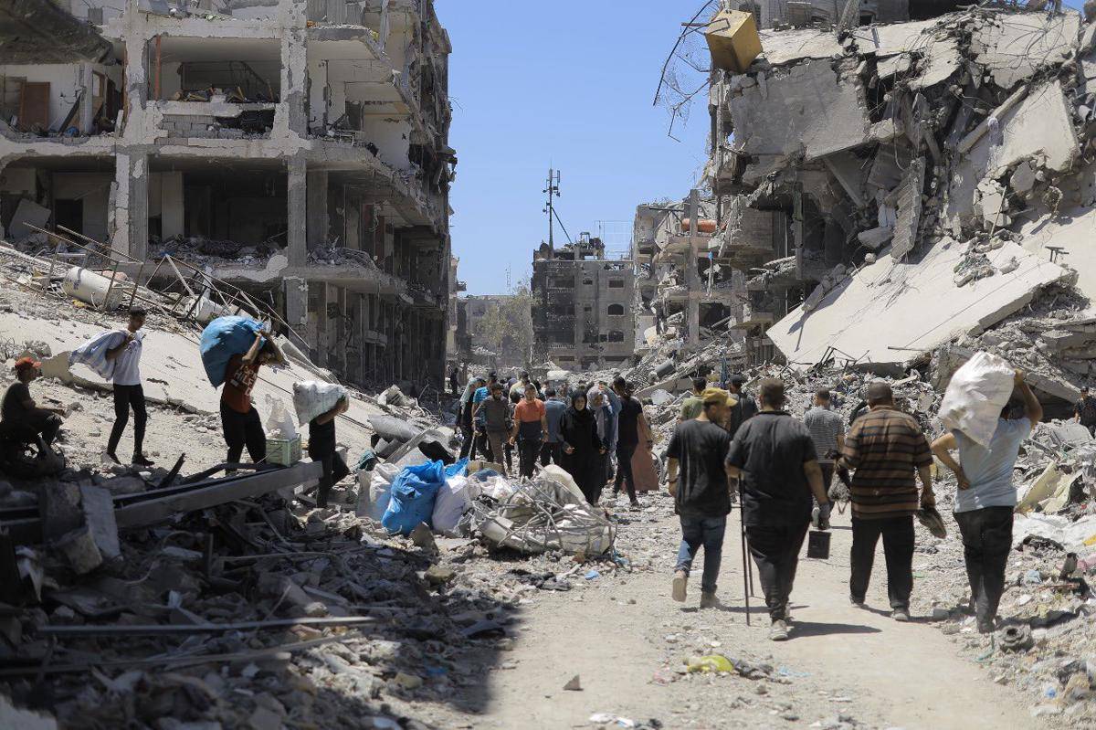 Genosida Israel di Jalur Gaza sejak 7 Oktober 2023, telah meluluhlantakkan wilayah kantong tersebut. Pemboman brutal Israel telah menyebabkan kerusakan hingga kehancuran pada rumah, sekolah, rumah sakit, dan insfrastruktur publik di seluruh Gaza. (x.com/UNLazzarini)