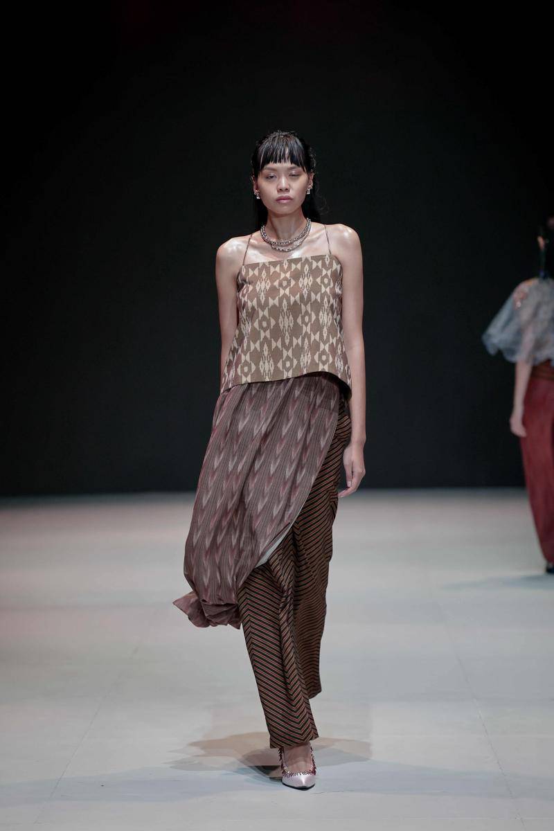 Koleksi IKAT Indonesia di PIFW 2025 (dok. rilis)