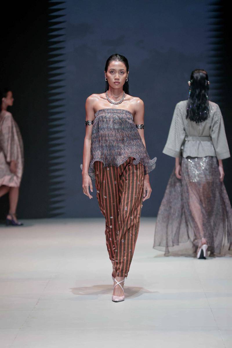 Koleksi IKAT Indonesia di PIFW 2025 (dok. rilis)