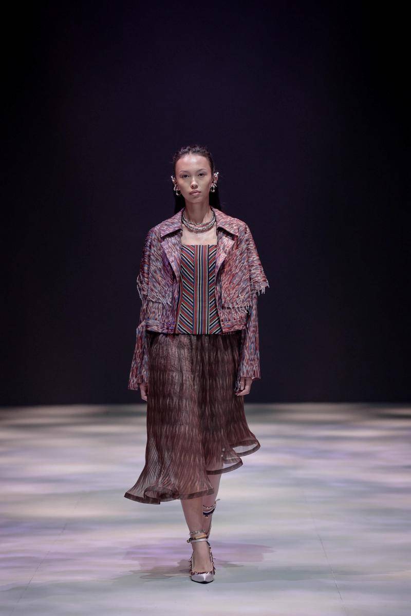 Koleksi IKAT Indonesia di PIFW 2025 (dok. rilis)