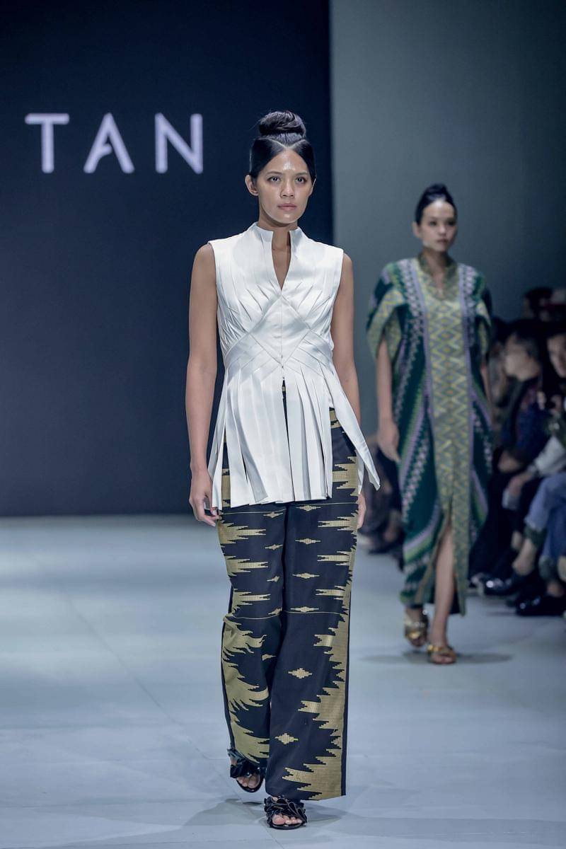Koleksi CTI X Jeffry Tan di PIFW 2025 (dok. rilis)