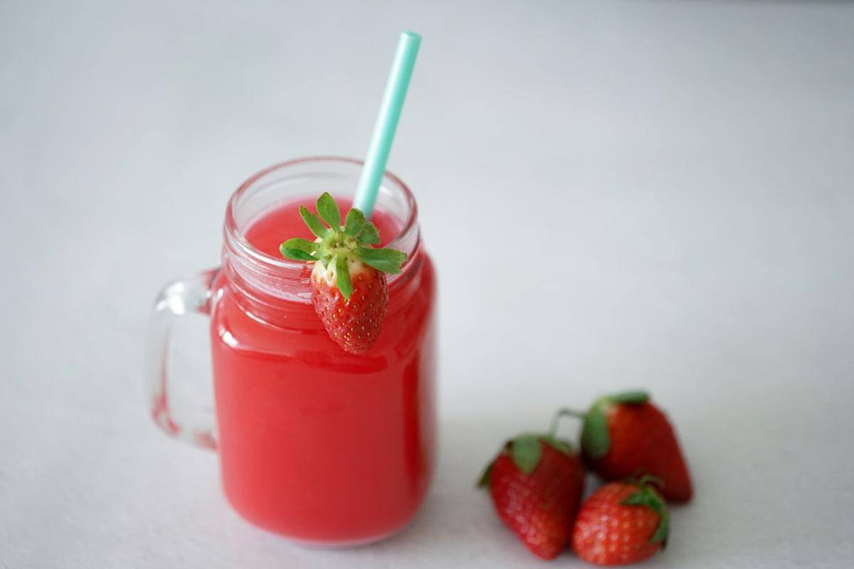 ilustrasi saus strawberry