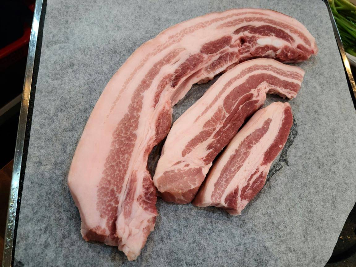 ilustrasi pork belly atau samcan 