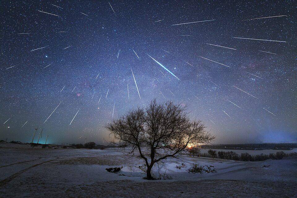 potret Hujan Meteor Geminid yang terjadi pada tahun 2021 di China