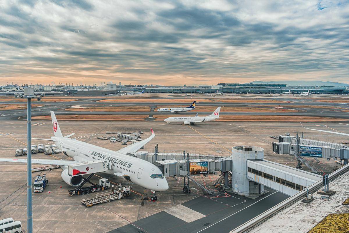 ilustrasi bandara di Jepang (unsplash.com/mos design)