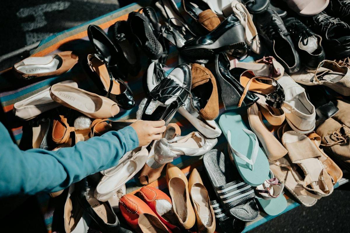 ilustrasi sepatu bekas (pexels.com/bryan)
