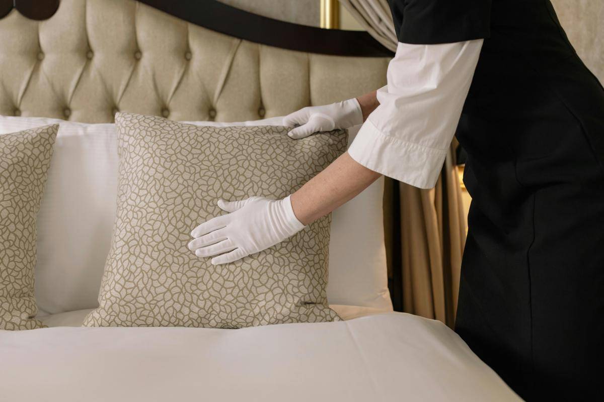 ilustrasi housekeeper (pexels.com/cottonbro studio)