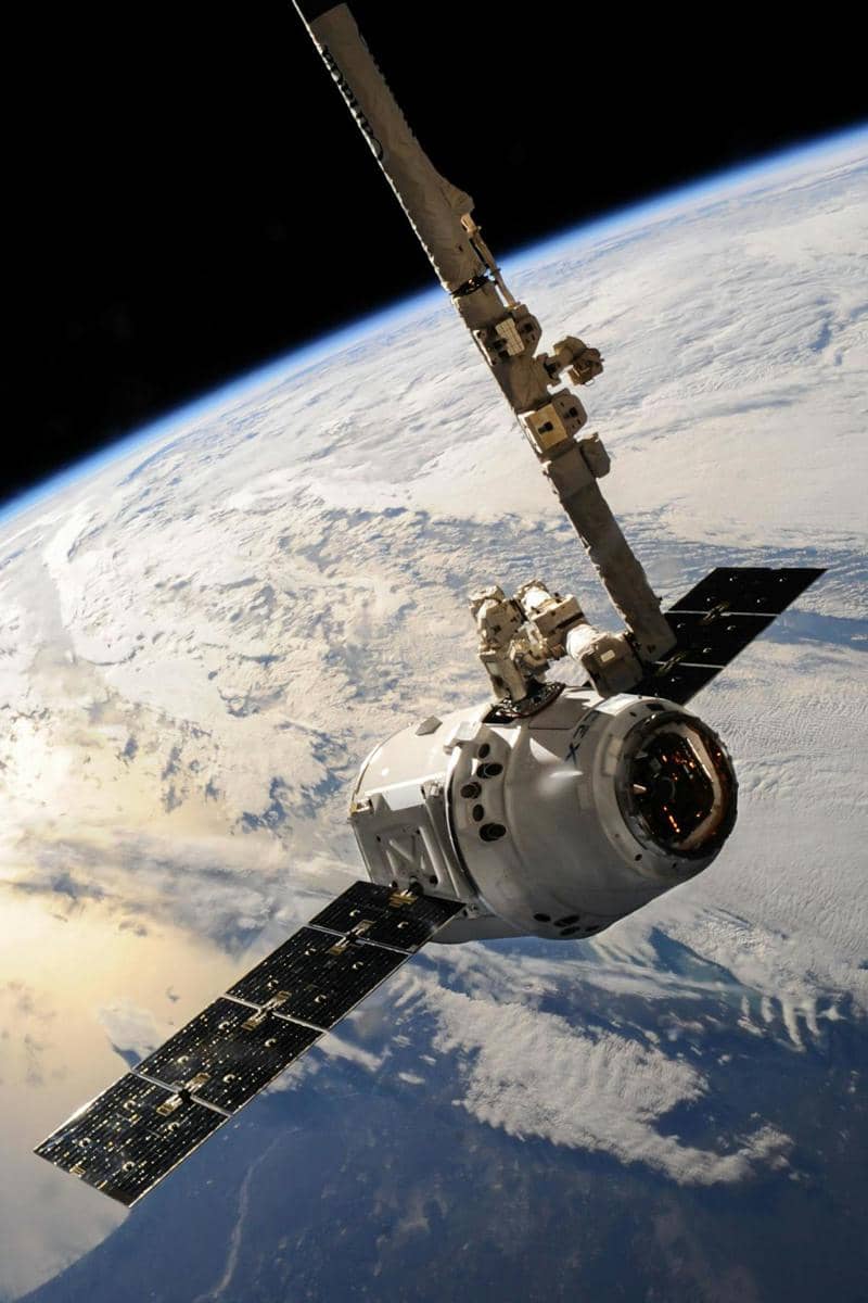 ilustrasi satelit luar angkasa (pexels.com/SpaceX)