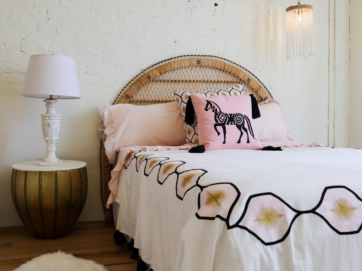 ilustrasi headboard rotan 
