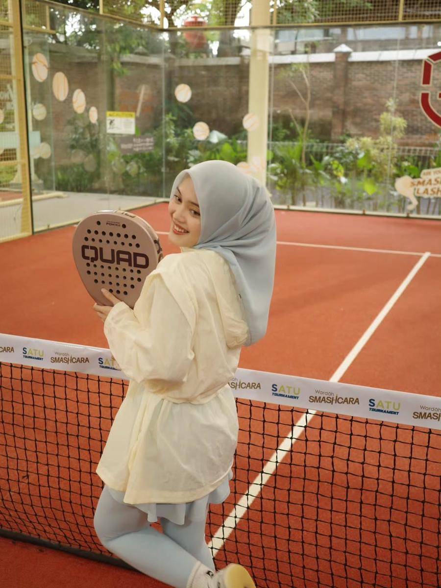 potret Putri Delina juara dua kompetisi padel 