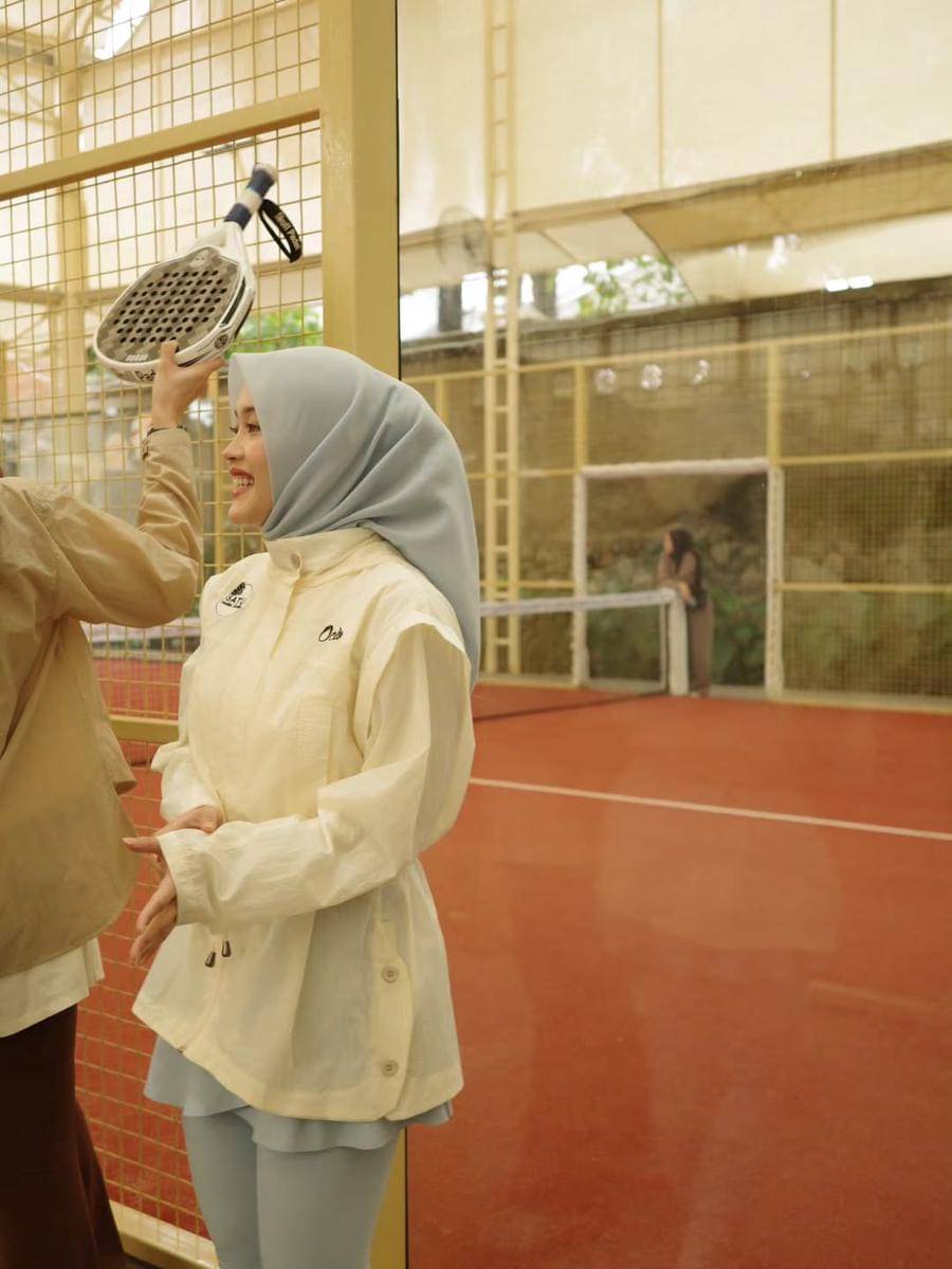 potret Putri Delina juara dua kompetisi padel 