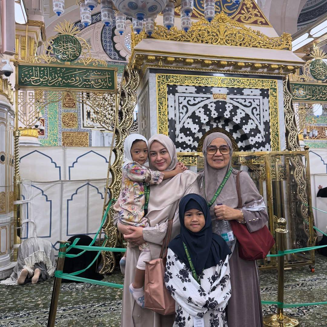 potret Nina Zatulini dan keluarga 