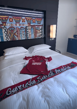 Fitri Carlina terbang ke Arab Saudi untuk mendukung timnas Indonesia.