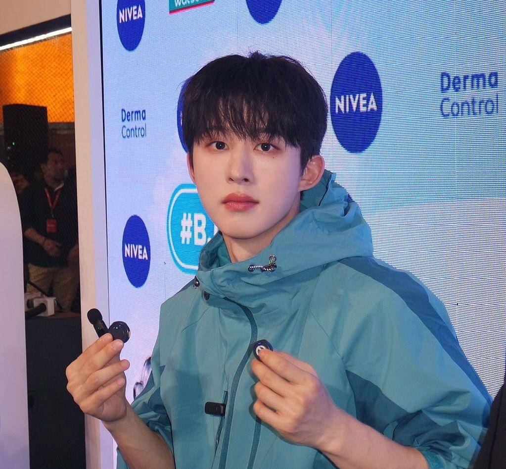 B.I (instagram.com/shxxbi131)