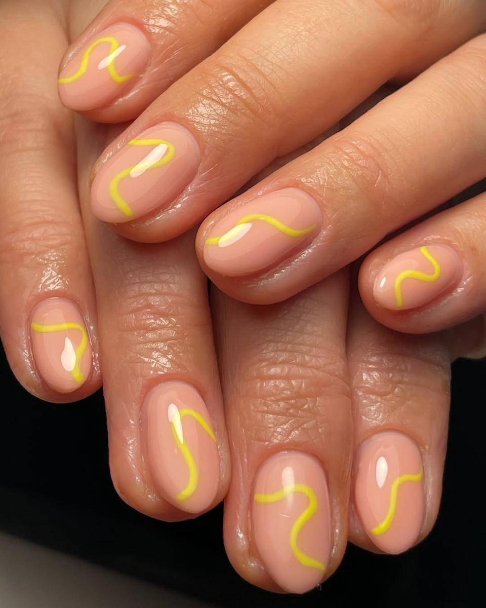 ide nail art agar kuku terlihat lebih panjang (instagram.com/astraea_nails)