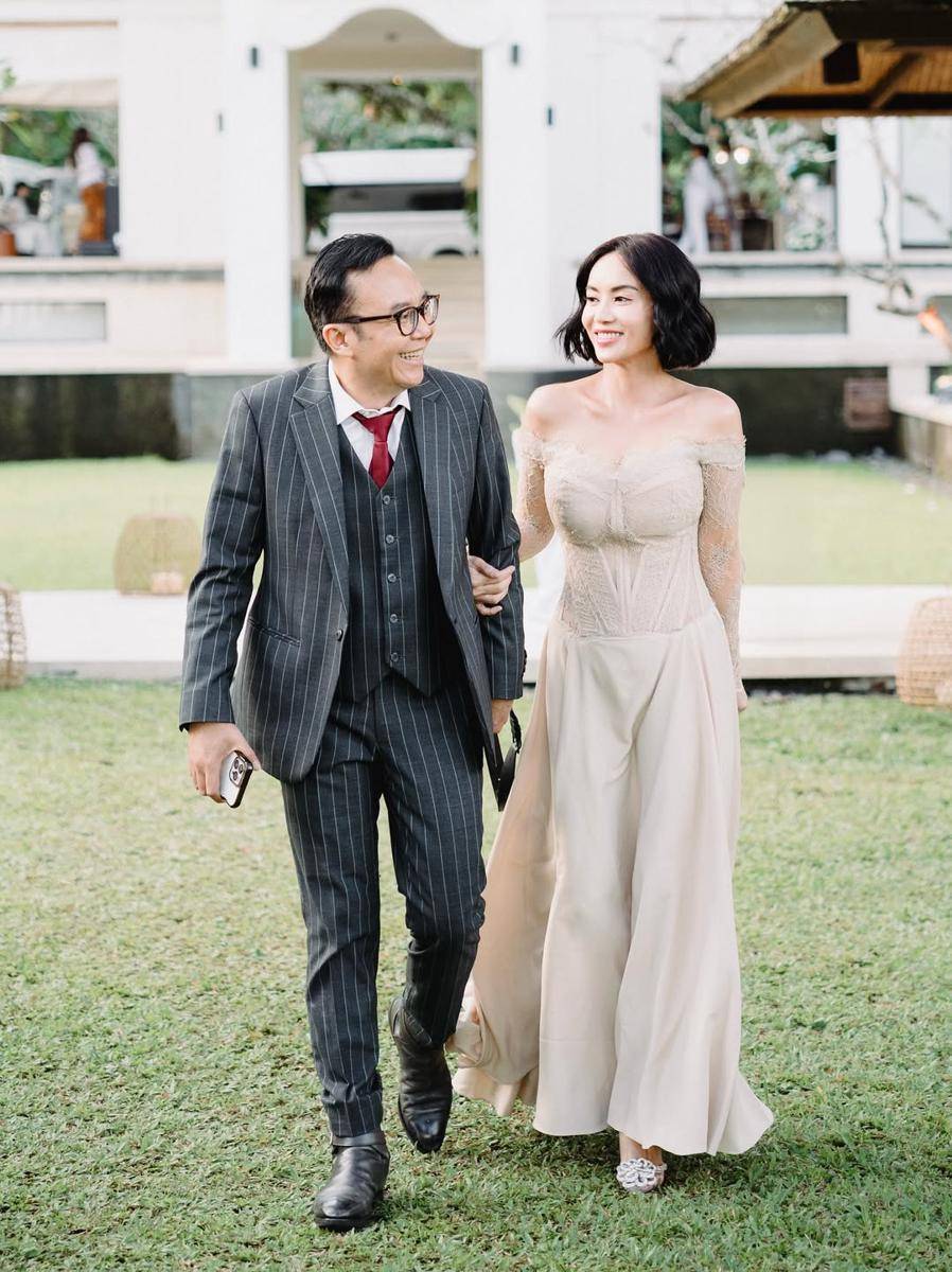 My love is simple, yet it will never end.From @ari_lasso & @dearlydjoshua.jpg