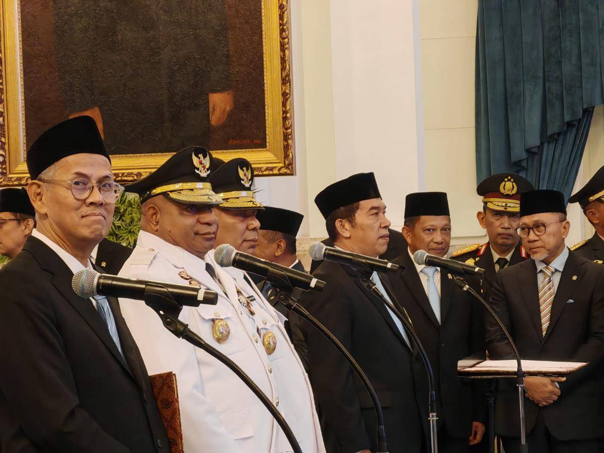 Mathius D. Fakhiri dan Aryoko Rumaropen resmi dilantik sebagai Gubernur dan Wakil Gubernur Papua 2025–2030. (IDN Times/Ilman Nafian)