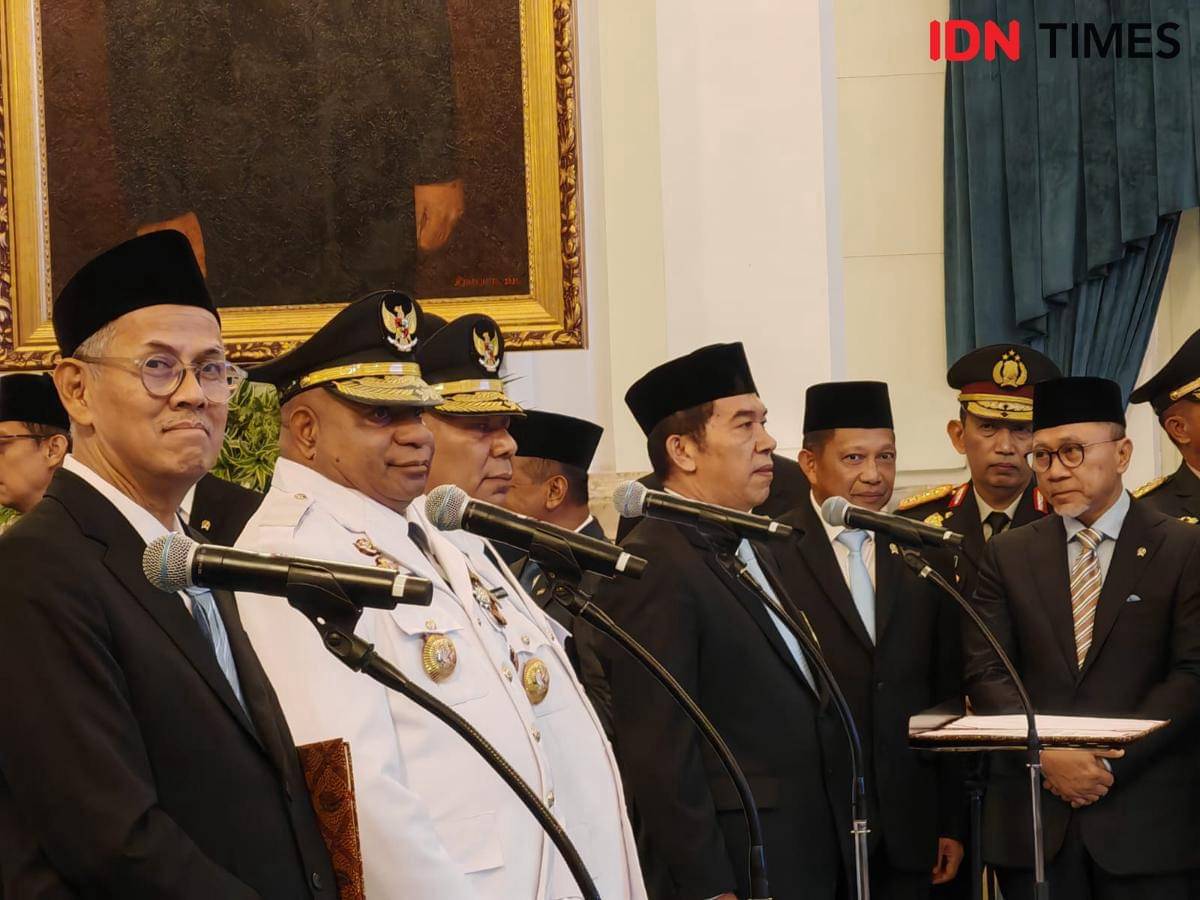 Mathius D. Fakhiri dan Aryoko Rumaropen resmi dilantik sebagai Gubernur dan Wakil Gubernur Papua 2025–2030. (IDN Times/Ilman Nafian)