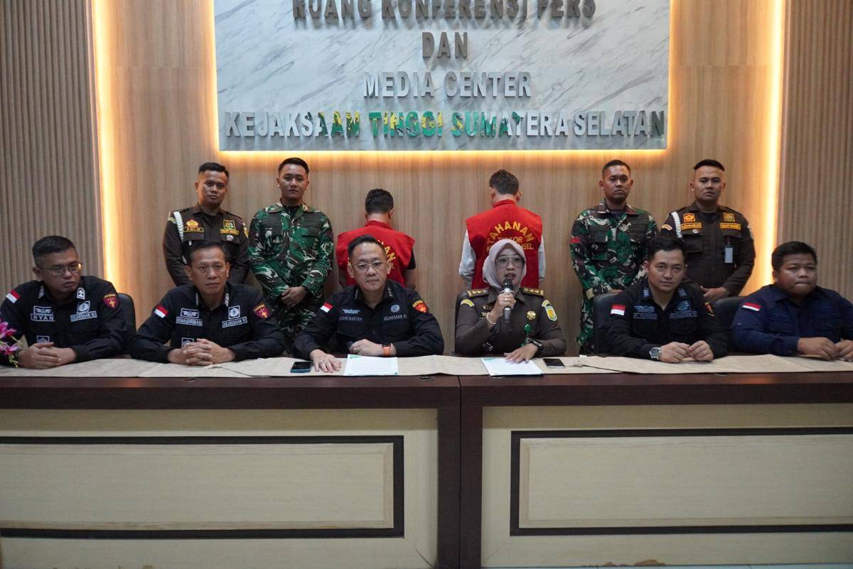 Penetapkan tersangka jaksa gadungan di Palembang (Dok: Kejati Sumsel)