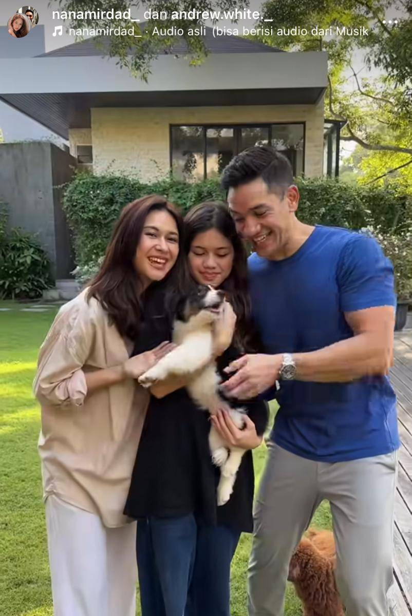 potret pasangan artis Indonesia yang pelihara anjing