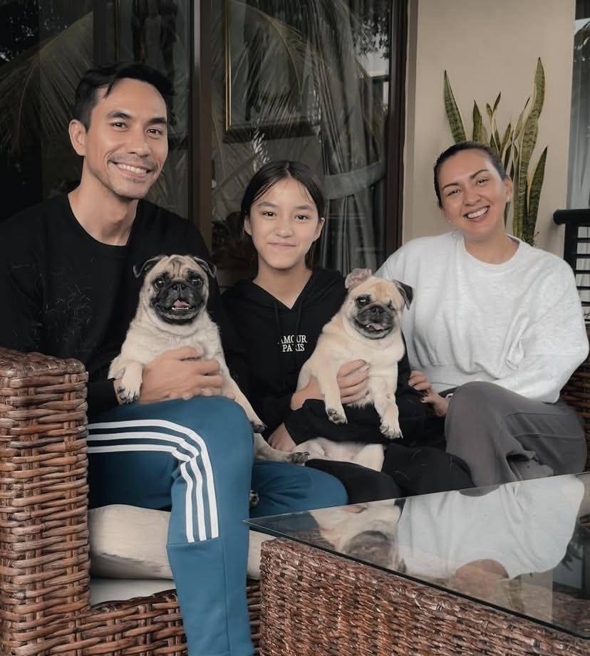 potret pasangan artis Indonesia yang pelihara anjing
