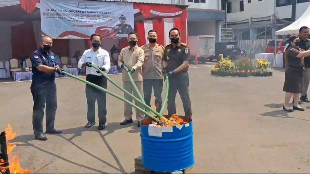 Kejari Kabupaten Bekasi musnakan barang bukti