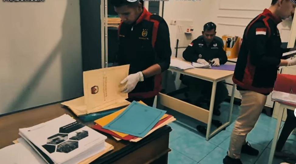 Kejari lakukan penggeledahan sejumlah ruangan KPU Prabumulih. (Dok. Kejari Prabumulih)