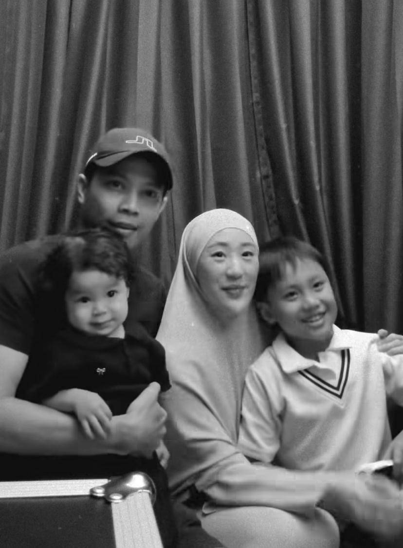 potret mesra keluarga Larissa Chou dan Ikram Rosadi