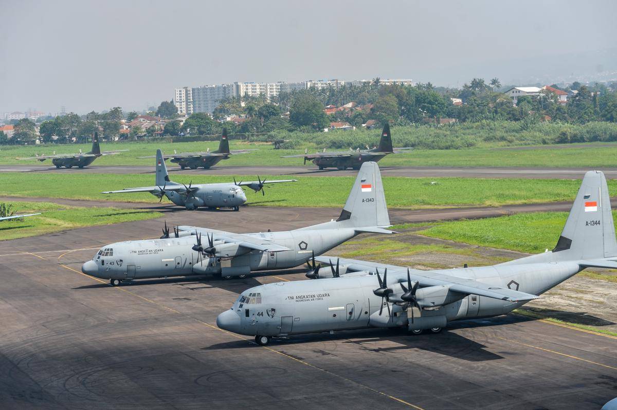 antarafoto-persiapan-hut-ke-80-tni-di-bandara-husein-sastranegara-1759910561.jpg