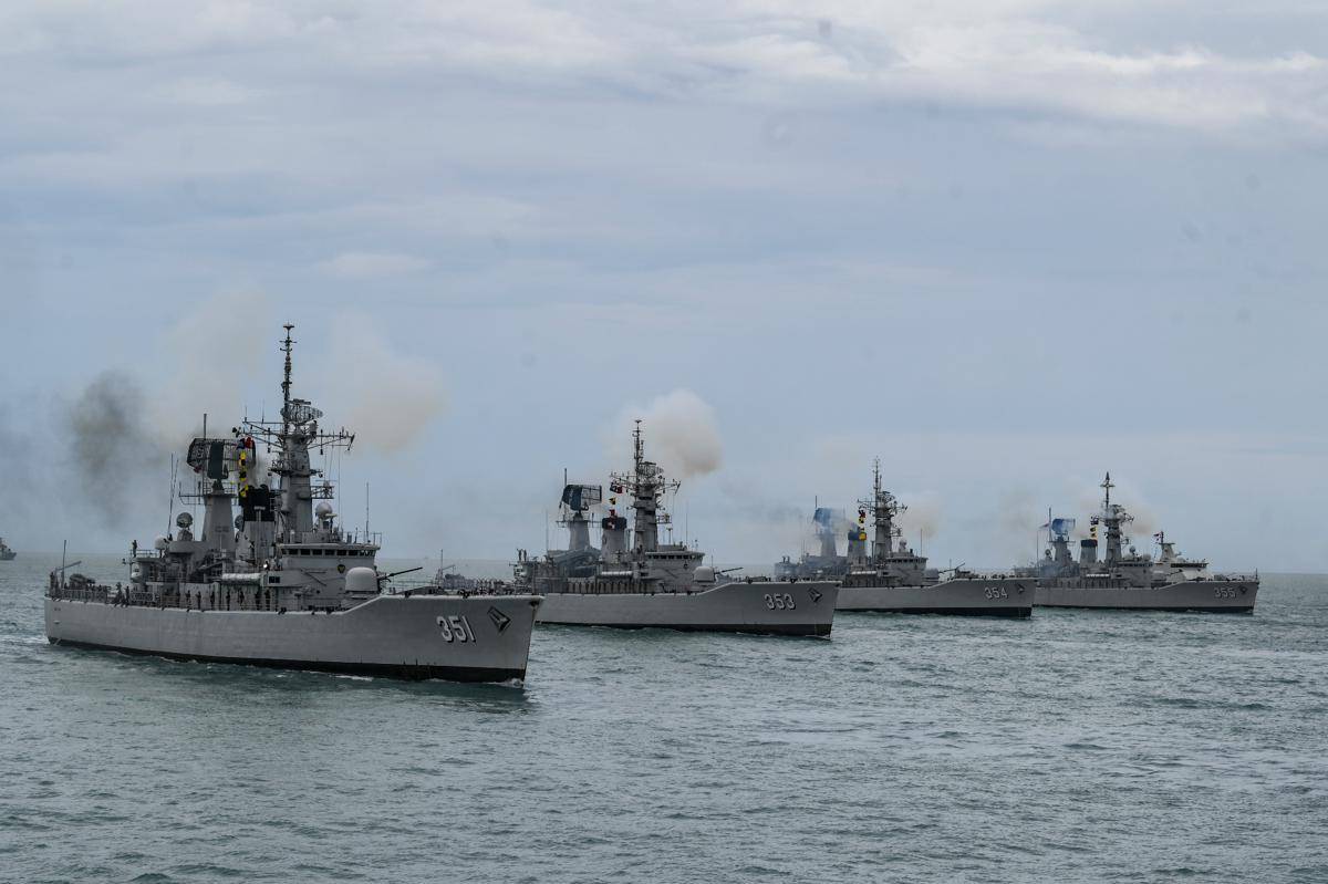 antarafoto-sailing-pass-hut-tni-1759910554.jpg