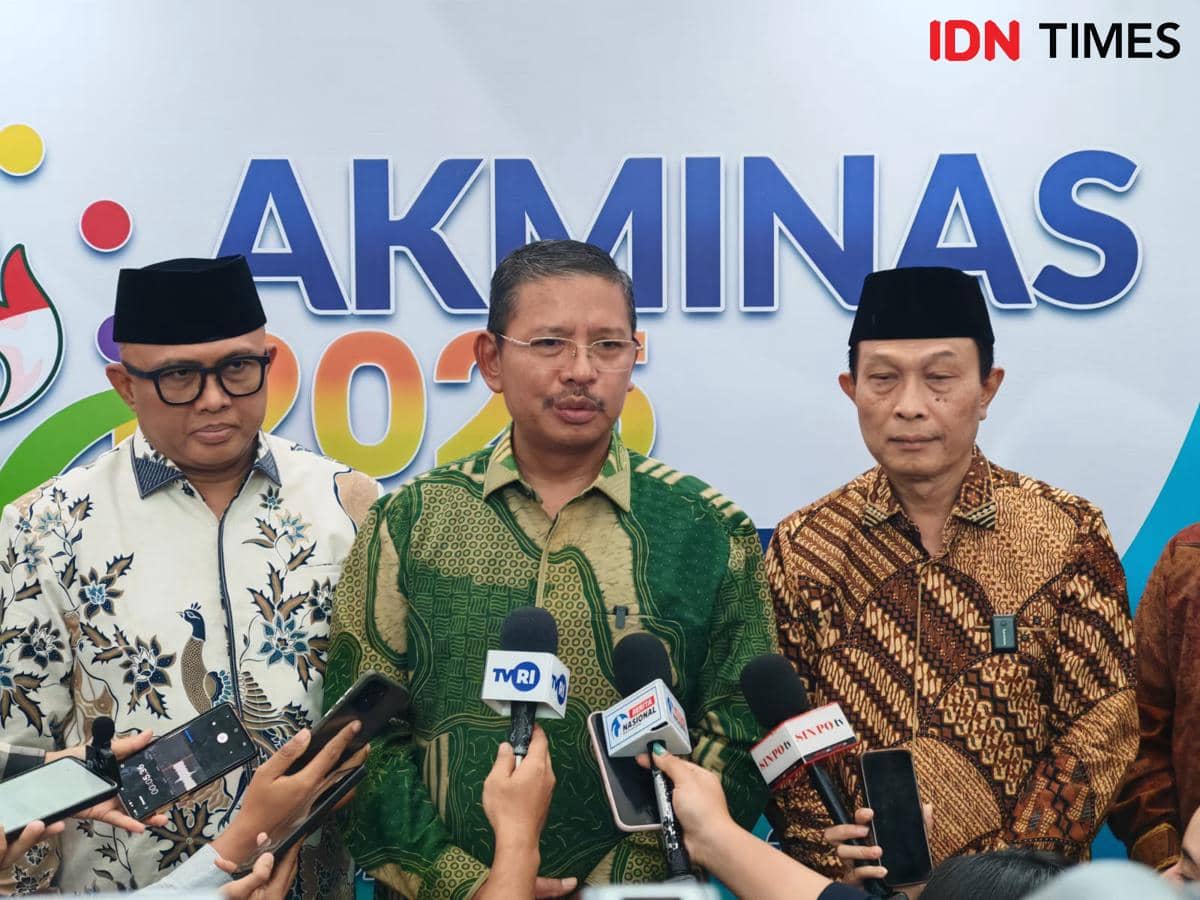 Direktur Jenderal Pendidikan Islam Kemenag, Amin Suyitno (batik hijau (IDN Times/Ilman Nafi'an)