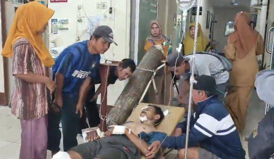 Mobil MBG di Kayong Utara alami kecelakaan. 