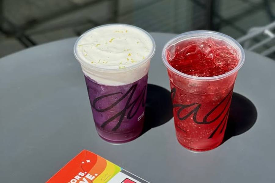Menu berry black tea dari GAGA