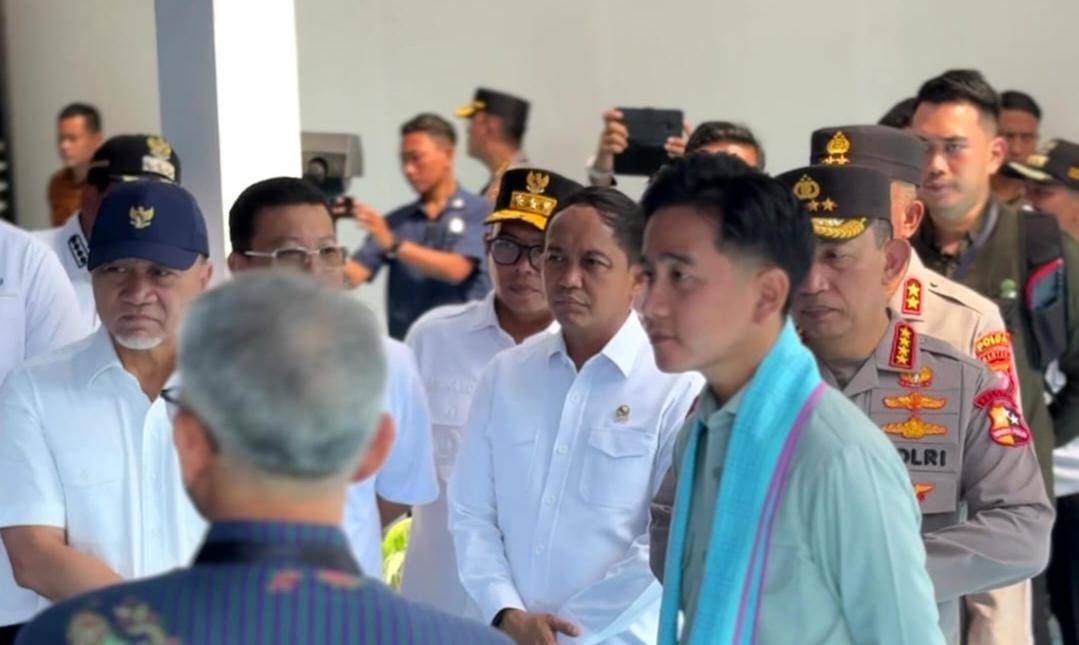 Wakil Presiden RI Gibran Rakabuming Raka menghadiri kegiatan penanaman jagung serentak kuartal IV tahun 2025 yang digelar di Desa Bantar Panjang, Kecamatan Tigaraksa, Kabupaten Tangerang, Banten, Rabu (8/10/2025) (dok. Kemhut)