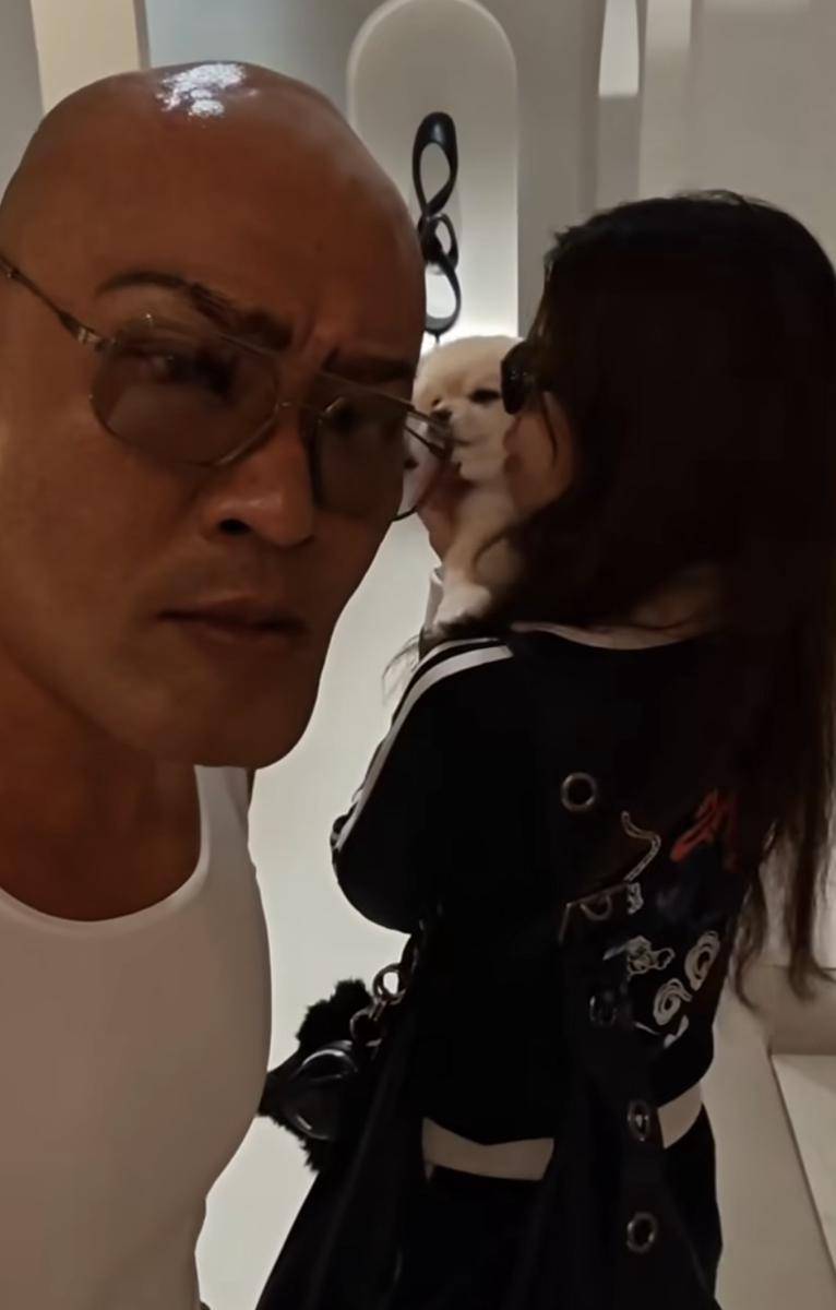 potret pasangan artis Indonesia yang pelihara anjing