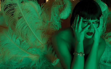 thumbnail video visualizer Elizabeth dari Taylor Swift