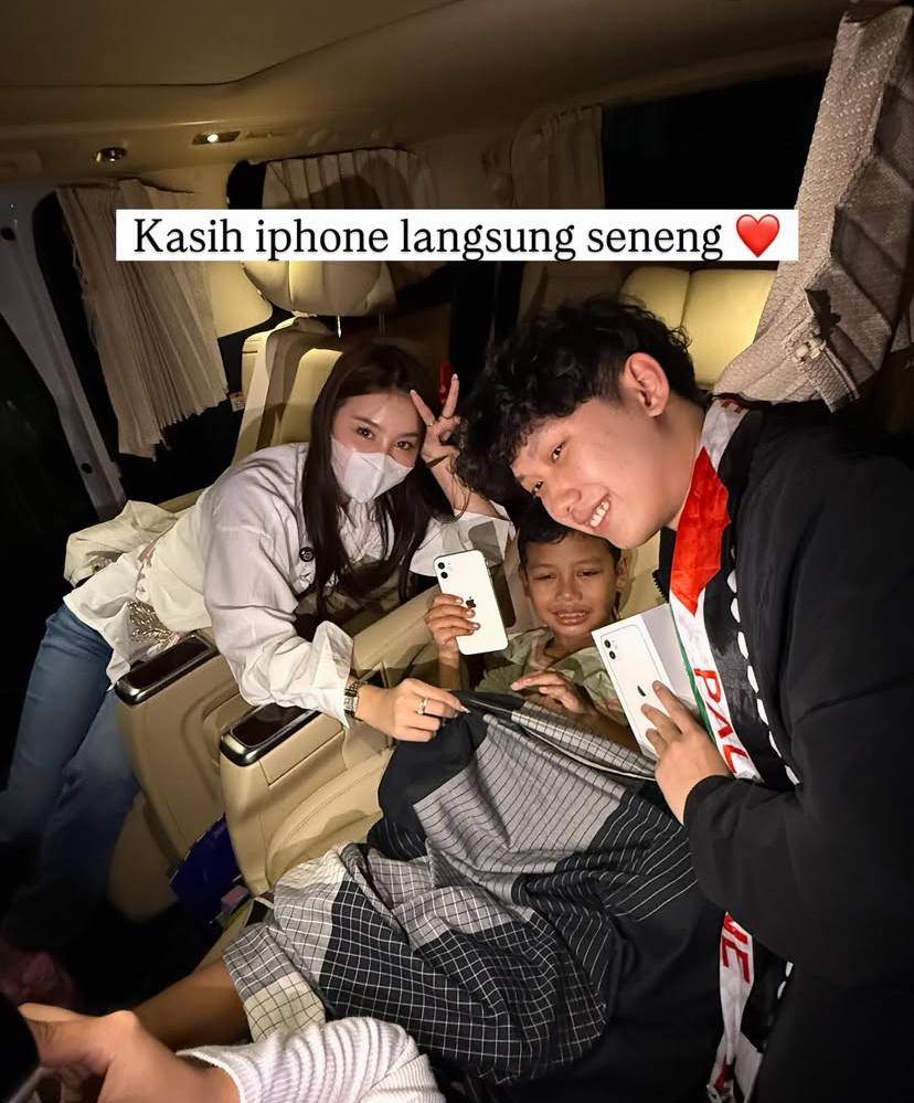 potret Vilmei temani adik angkatnya sunat (Instagram.com/willie27_)