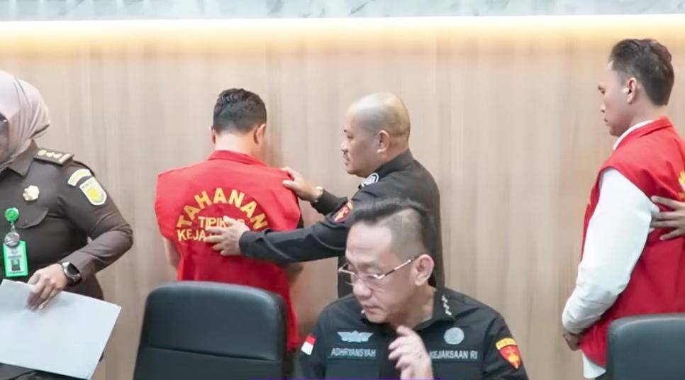 Kejati Sumsel menetapkan dua tersangka jaksa gadungan. (Dok. Kejati Sumsel)