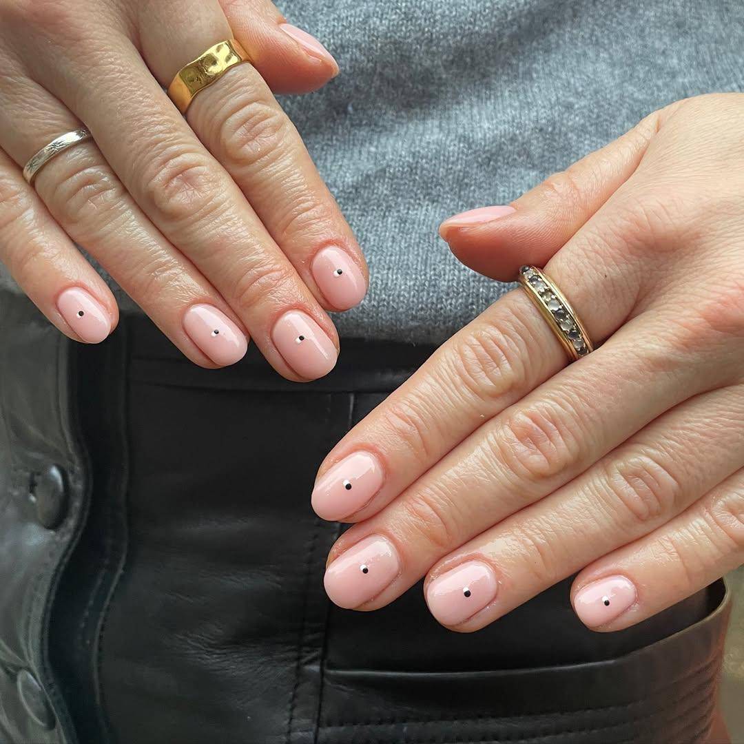 ide nail art agar kuku terlihat lebih panjang (instagram.com/shoreditchnails)