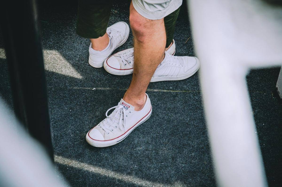 ilustrasi sneakers putih (unsplash.com/Yuriy Kleymenov)