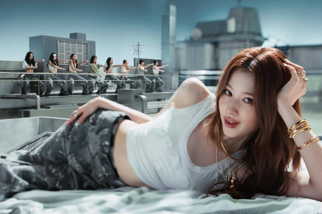 cuplikan MV "THIS IS FOR" milik TWICE